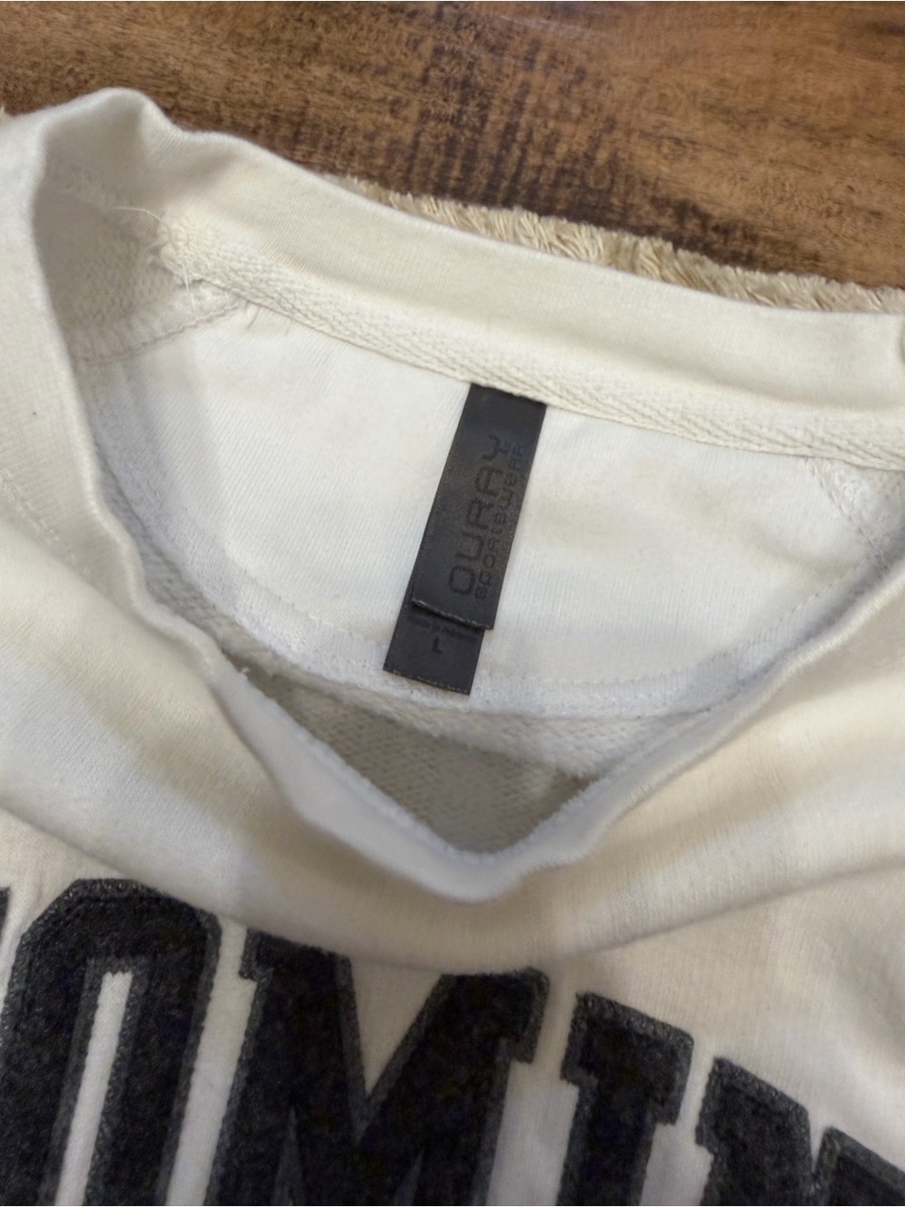 Source Unknown White Crewneck Sweatshirt with Black Wyoming Applique - Picture 4 of 7